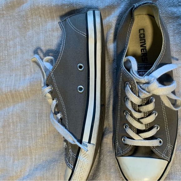 Converse shoes Women size 7 - Picture 3 of 3
